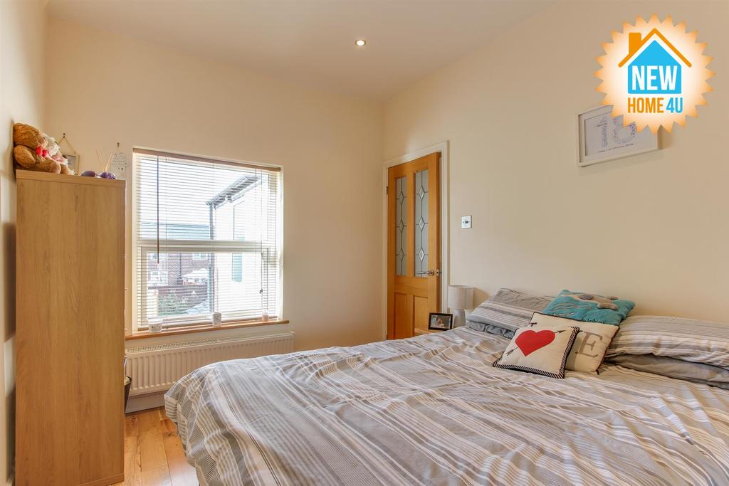 Main bedroom: