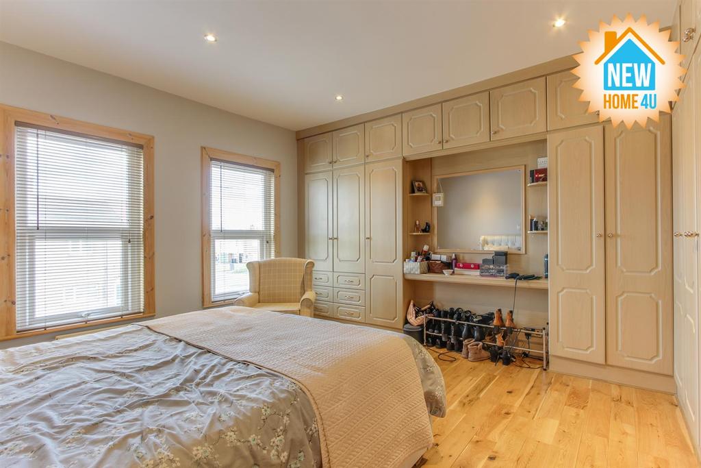 Main bedroom: