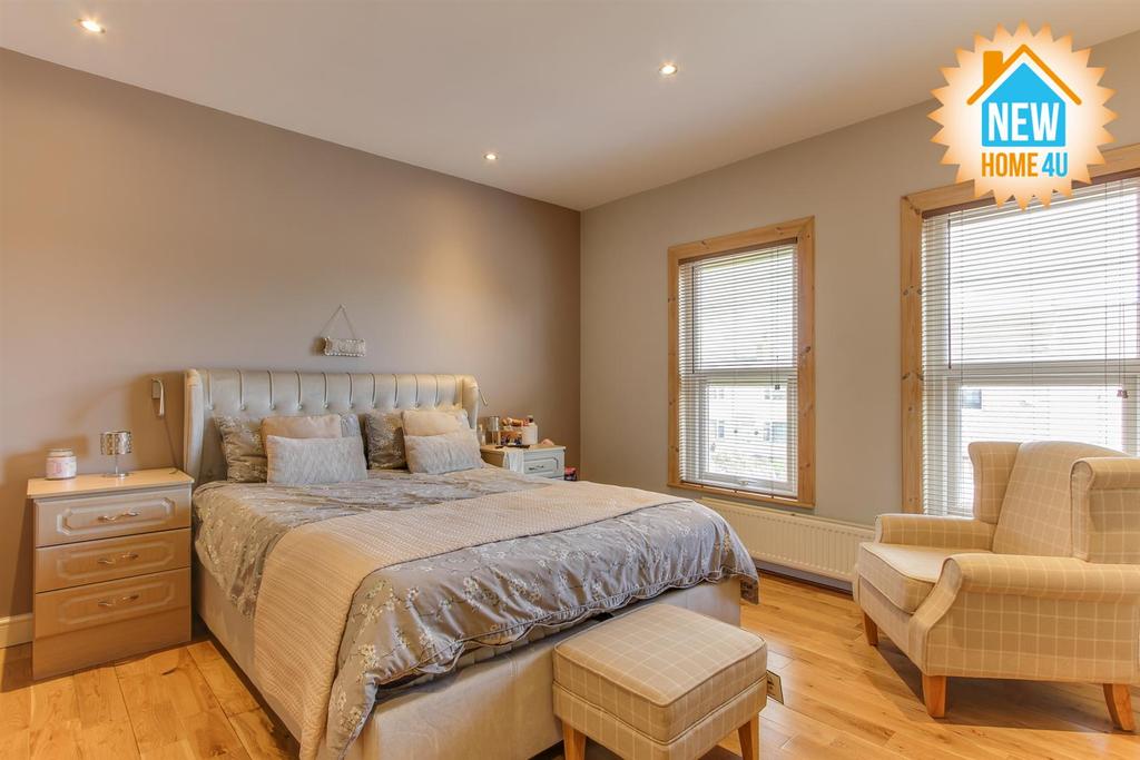 Main bedroom: