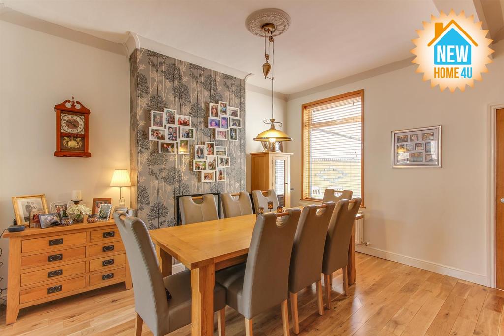 Dining room: