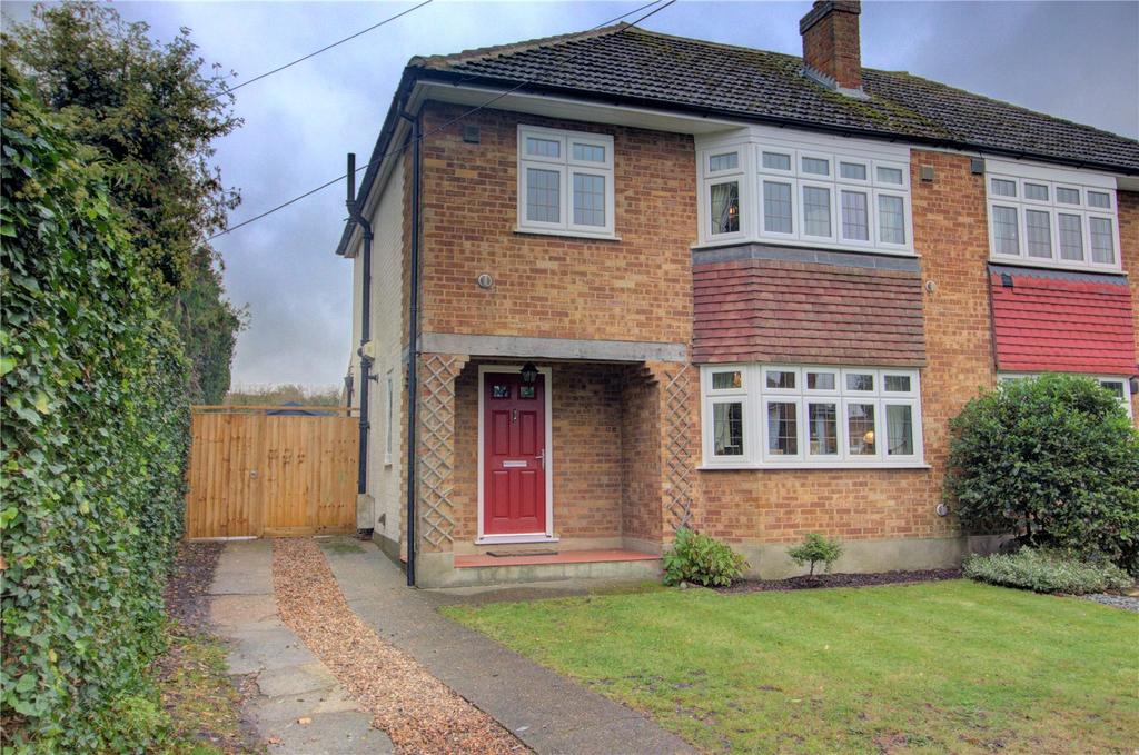 Hithermoor Road Stanwell Moor, Staines Upon Thames, TW19 3 bed semi