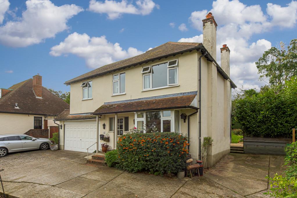 Langley Vale, Epsom Downs 3 bed detached house £625,000