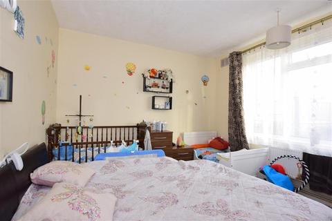 34 Dickens Avenue, Dartford, DA1 5NL