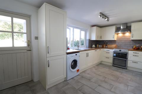 4 College Row, Probus, Truro, TR2 4LX