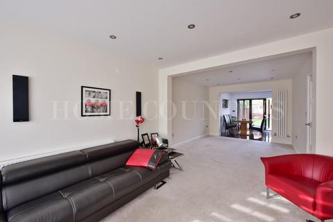 1 Barr Road, Potters Bar, EN6 5PG
