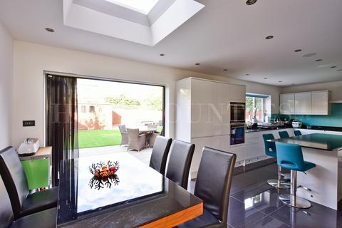 1 Barr Road, Potters Bar, EN6 5PG