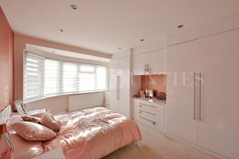 1 Barr Road, Potters Bar, EN6 5PG