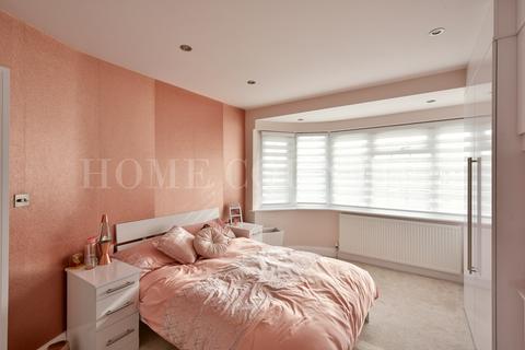 1 Barr Road, Potters Bar, EN6 5PG