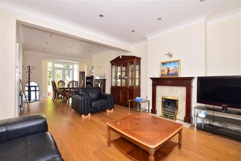26 Rochester Gardens, Ilford, IG1 3LZ