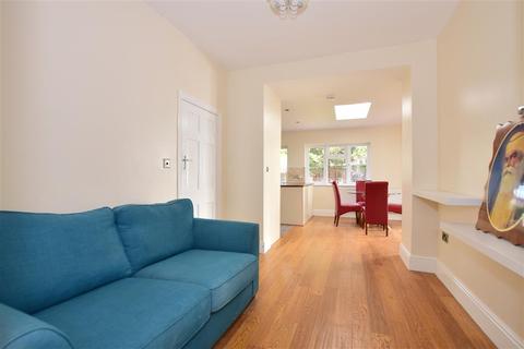 26 Rochester Gardens, Ilford, IG1 3LZ