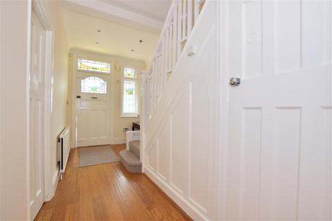 26 Rochester Gardens, Ilford, IG1 3LZ