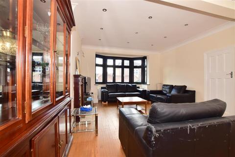26 Rochester Gardens, Ilford, IG1 3LZ