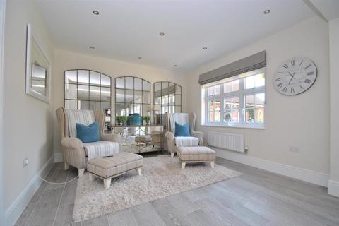 2 Mayes Drive, Buntingford, SG9 9SP