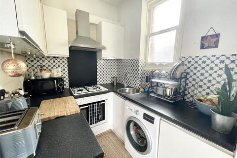2 bedroom apartment to rent, High Road, London, N22