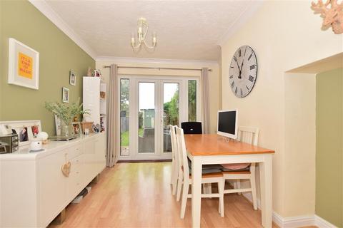 9 Beechfield Road, Erith, DA8 3BB