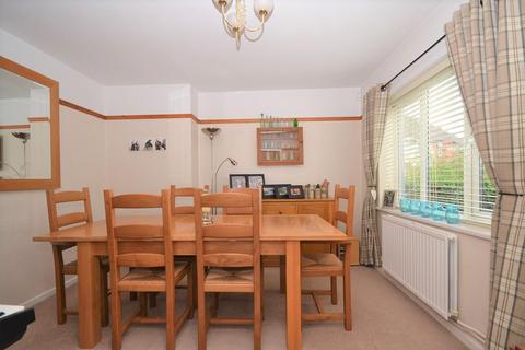 31 Stuart Close, Emmer Green, Reading, RG4 8RF