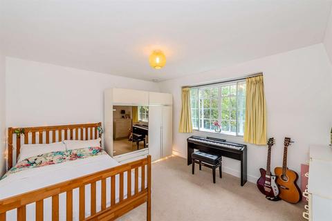 130 Ealing Village, London, W5 2EB