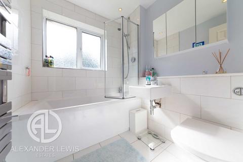 4 Chagny Close, Letchworth Garden City, SG6 4BY