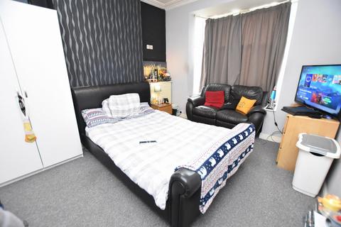 1 bedroom in a house share to rent, Rooms at Jeffcock Road, Wolverhampton