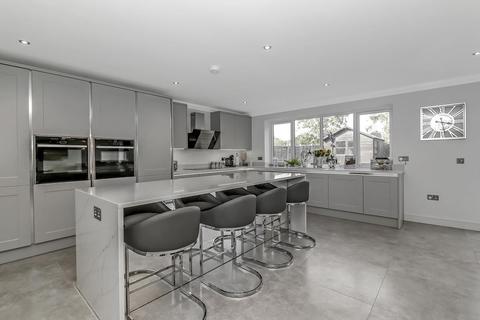 26 Howard Crescent, Seer Green, Beaconsfield, HP9 2XP