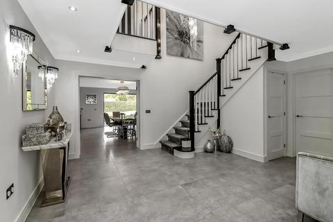 26 Howard Crescent, Seer Green, Beaconsfield, HP9 2XP