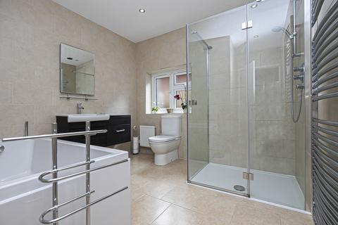 6 Fernside, Buckhurst Hill, IG9 5TY