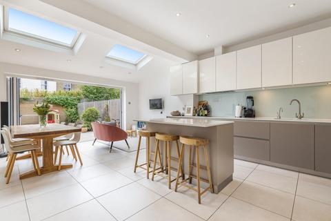 26 Freshford Street, London, SW18 3TF