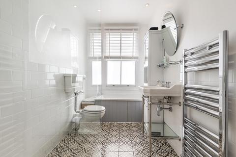 26 Freshford Street, London, SW18 3TF