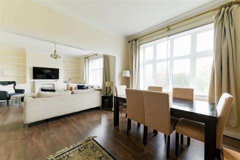 4 bedroom apartment to rent - Ross Court, 81 Putney Hill, London