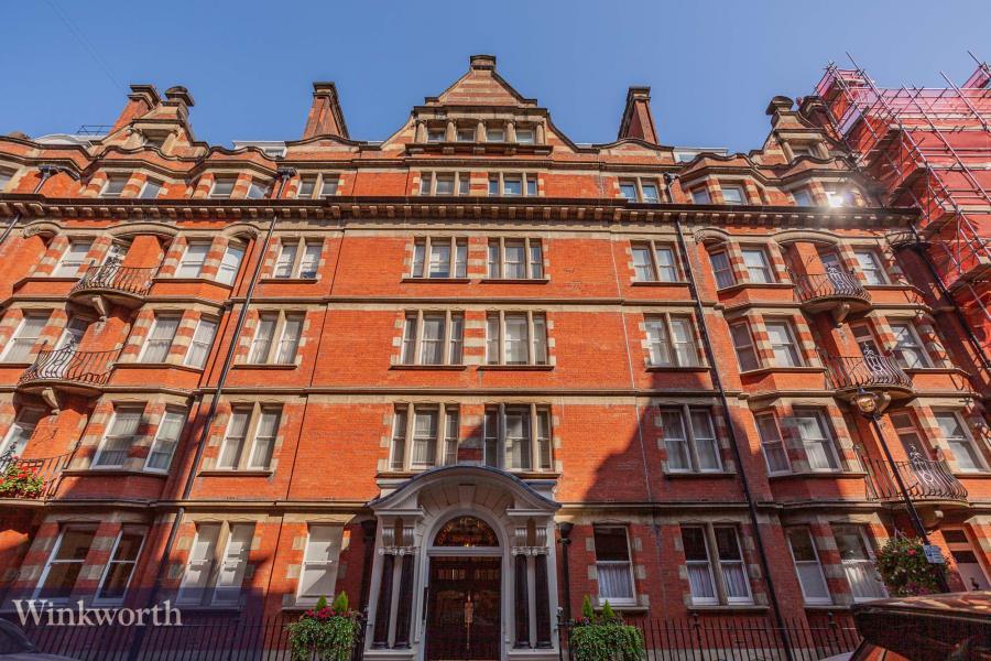 CLARENCE GATE GARDENS, GLENTWORTH STREET, NW1 6AR 3 bed apartment £
