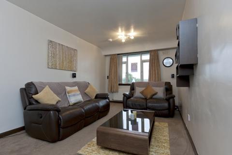 15 Cornhill Gardens, Aberdeen, AB16 5YH