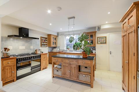 31 Ravensdon Street, London, SE11 4AQ
