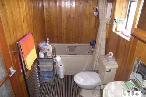 51 Broadstone Way, Bradford, BD4 9RX