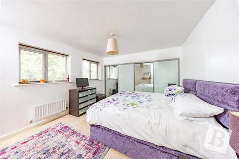 63 Academy Drive, Basildon, SS15 6GQ