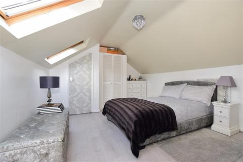 17 Pentire Close, Upminster, RM14 1QJ