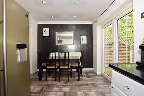 17 Pentire Close, Upminster, RM14 1QJ
