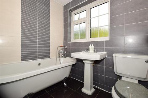 17 Pentire Close, Upminster, RM14 1QJ