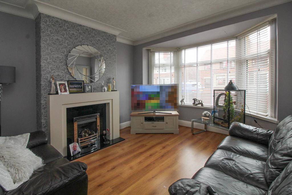 Dronsfield Road, Fleetwood, FY7 4 bed semidetached house £165,000