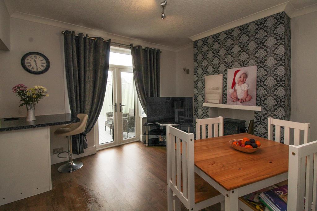 Dronsfield Road, Fleetwood, FY7 4 bed semidetached house £165,000