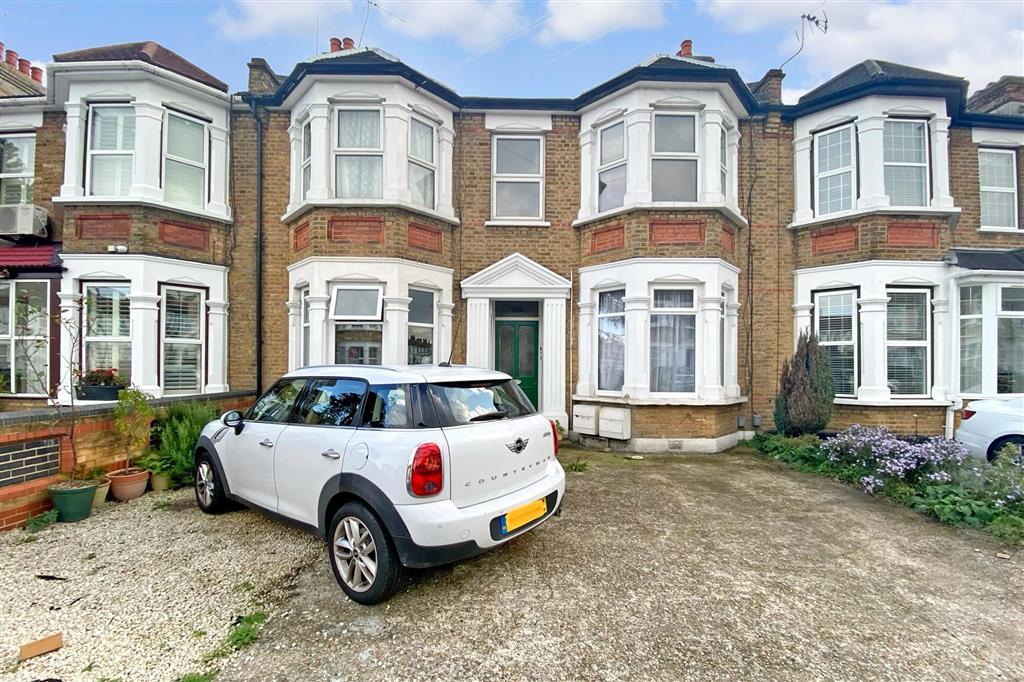 Wellesley Road, Ilford, Essex 1 bed ground floor flat £200,000