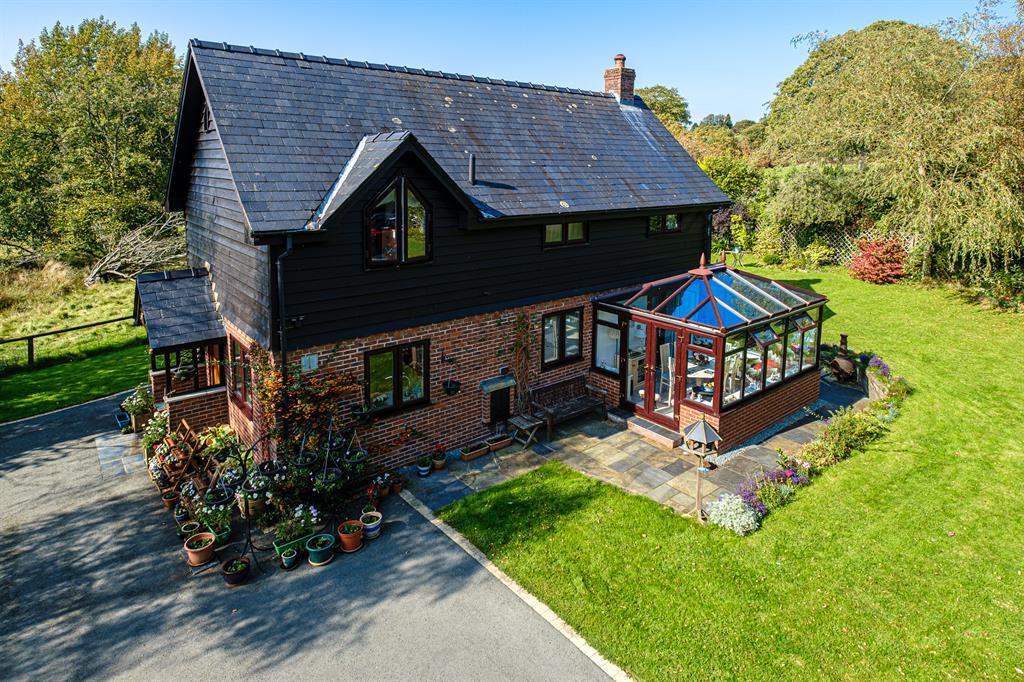 Penybont, Llandrindod Wells, LD1 5TY 3 bed detached house £395,000