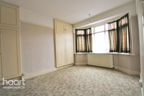 35 Rainsford Way, Hornchurch, RM12 4BJ