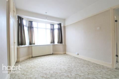 35 Rainsford Way, Hornchurch, RM12 4BJ
