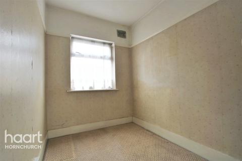 35 Rainsford Way, Hornchurch, RM12 4BJ