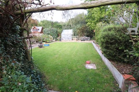 30 Graylands, Theydon Bois, Epping, CM16 7LB