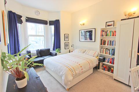53a Victoria Avenue, London, E6 1EX