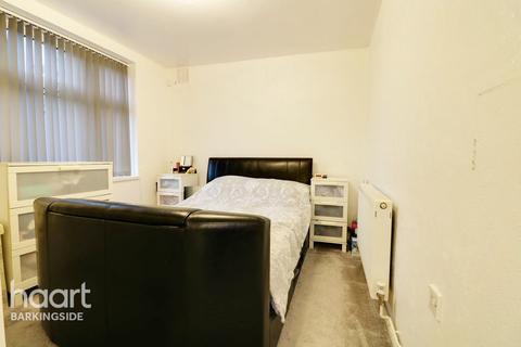 8 Wedmore Avenue, Ilford, IG5 0XF