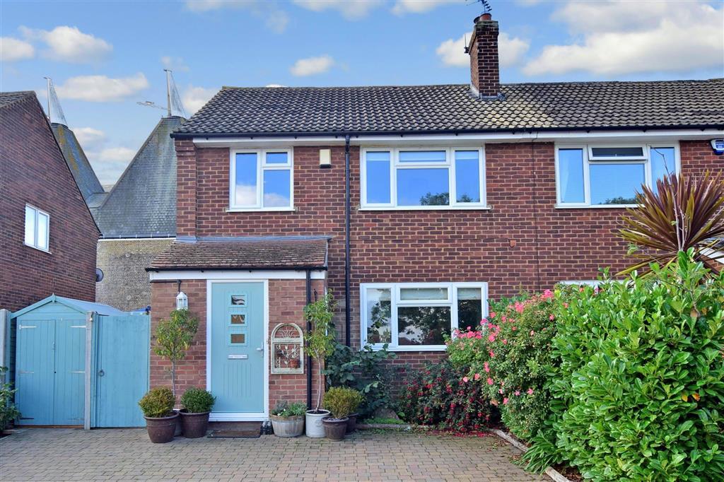 Parkfield Road, Rainham, Gillingham, Kent 4 bed semidetached house £