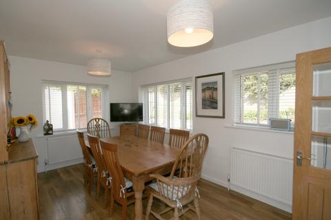1 Downview Road, Petworth, GU28 0EU