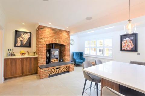 34 Petworth Close, Great Notley, Braintree, CM77 7XS
